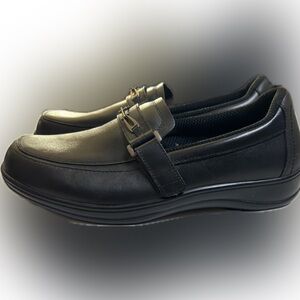 Orthofeet Chelsea Leather Slip On Loafers Womens 11B Black Platform Comfort